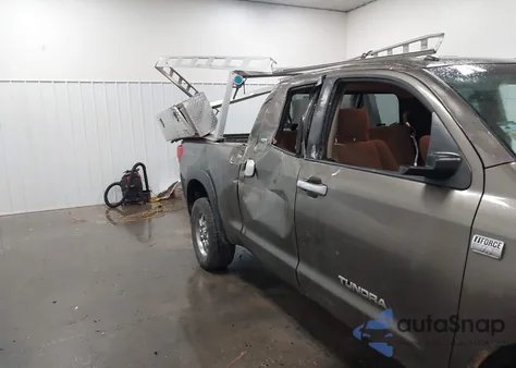 2010 Toyota Tundra Grade 4.6L V8 z USA, uszkodzony, nr VIN 5TFUM5F11AX003730